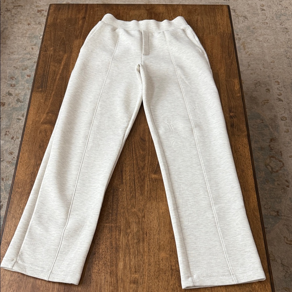 Old Navy Women’s Cream Bounce Fleece Sweatpants - Picture 1 of 6